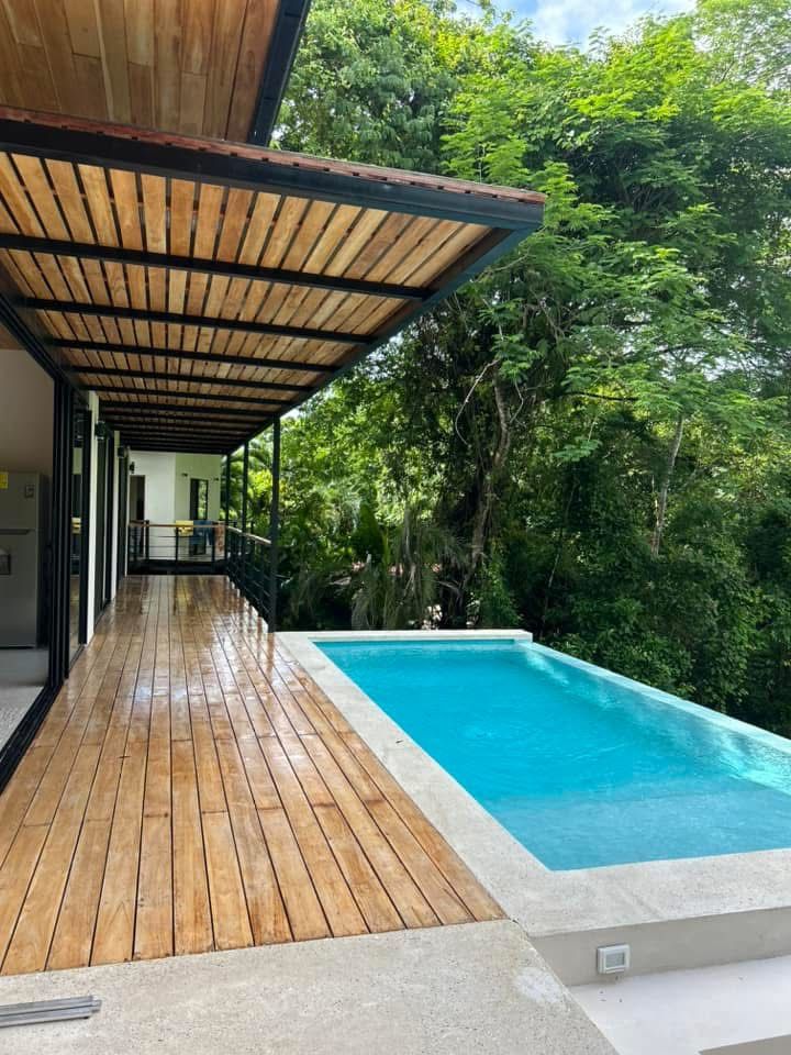 Private pool on a teak deck overlooking the jungle canopy — Casa Delicias.